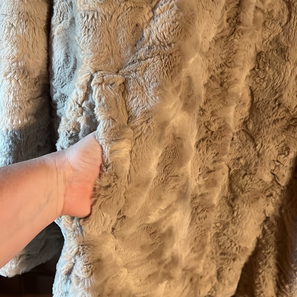 XL KENNETH COLE NEW YORK PINK FAUX FUR JACKET - Picture 7 of 12